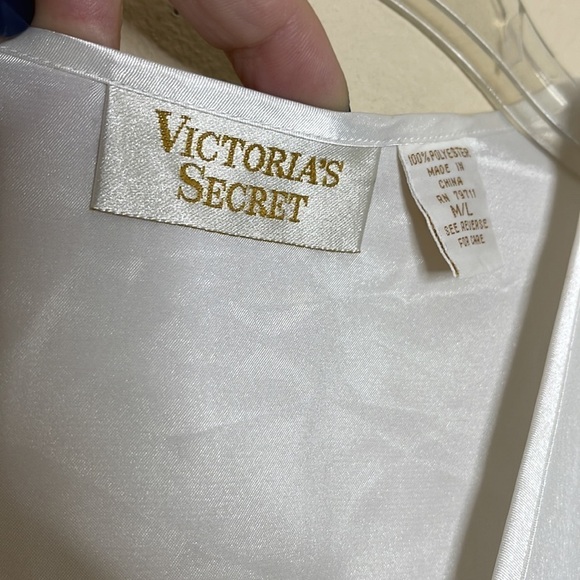 Victoria's Secret Vintage Gold Label White Embroidered Wrap Satin Robe Size M/L - Picture 6 of 10